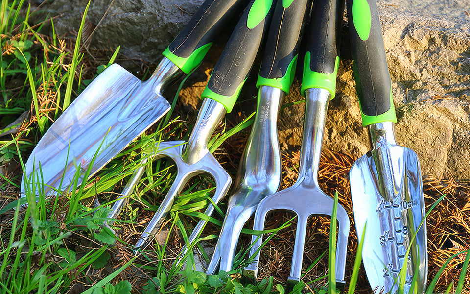 🌱 1. The Essential Gardening Tool: Why Every Gardener Needs a Trowel